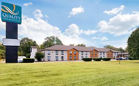 Quality Inn & Suites Metropolis I-24